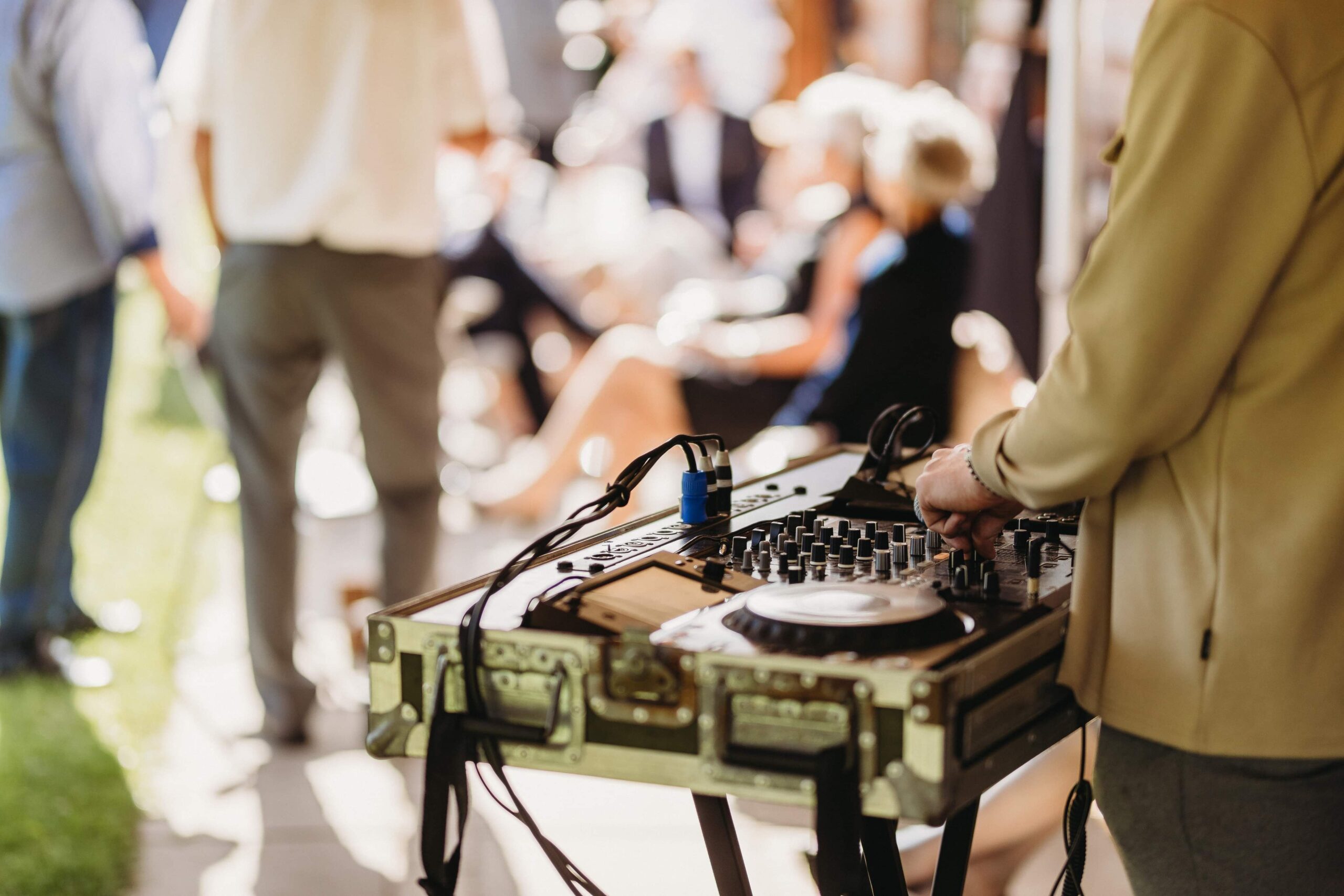 Hvad koster en DJ – og hvad får du for pengene?